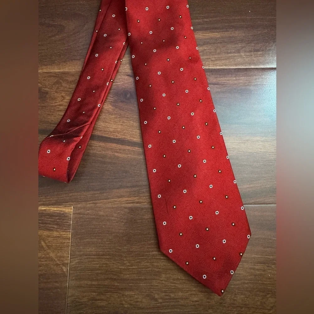 Brooks Brothers Makers Burgundy Pure Silk Tie with Geometric Design